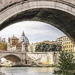2 Bedroom Stunning Home In Roma