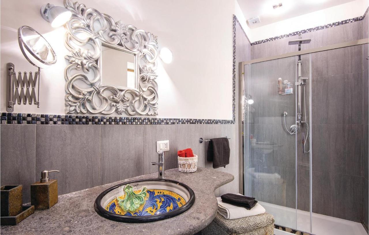 2 Bedroom Stunning In Holiday home Rome