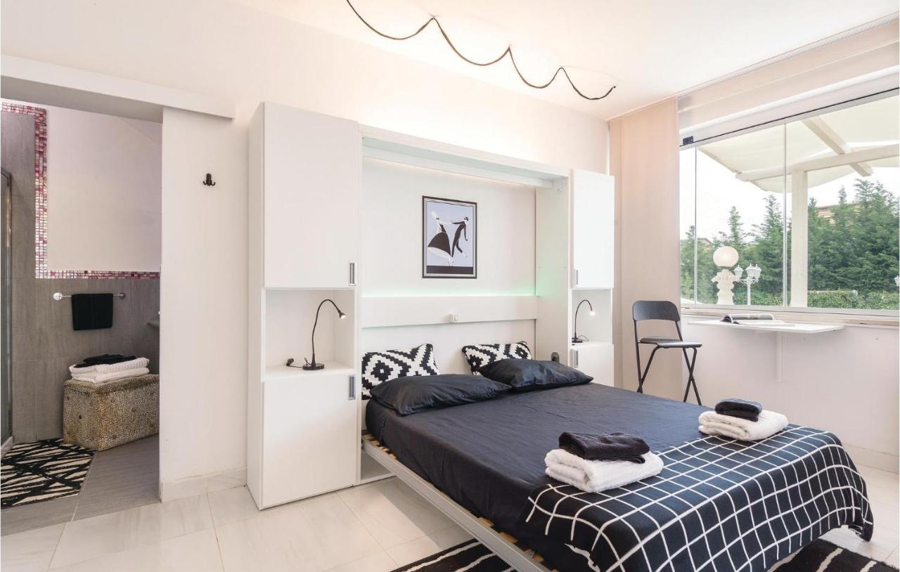 2 Bedroom Stunning In Holiday home Rome